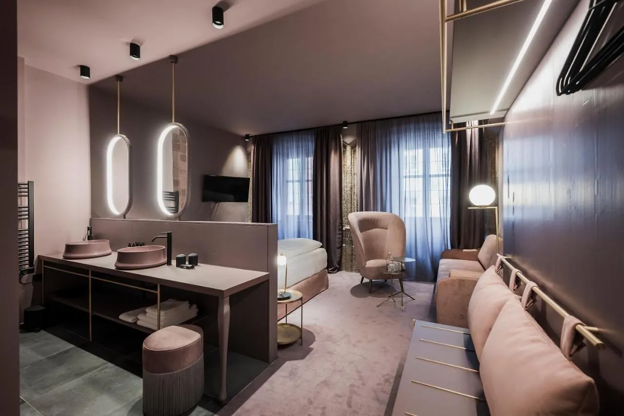 Altstadthotel Weisses Kreuz Innsbruck 4*,